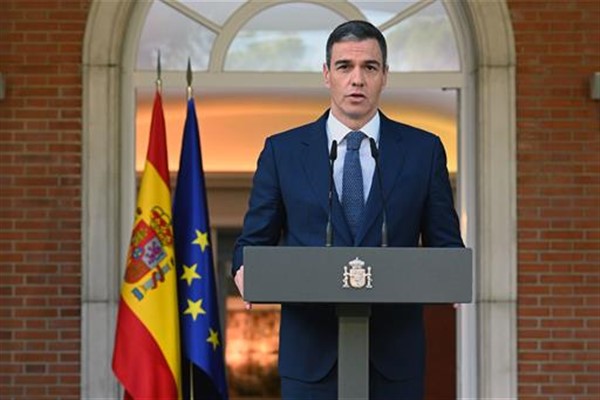 Sanchez'den Jetten'e tebrik mesajı